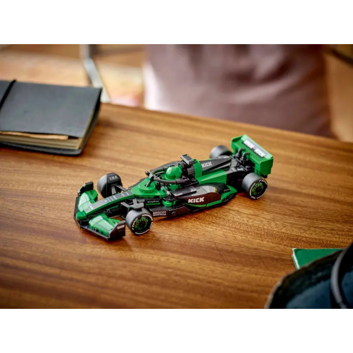 Lego | KICK Sauber F1® Team C44 Race Car