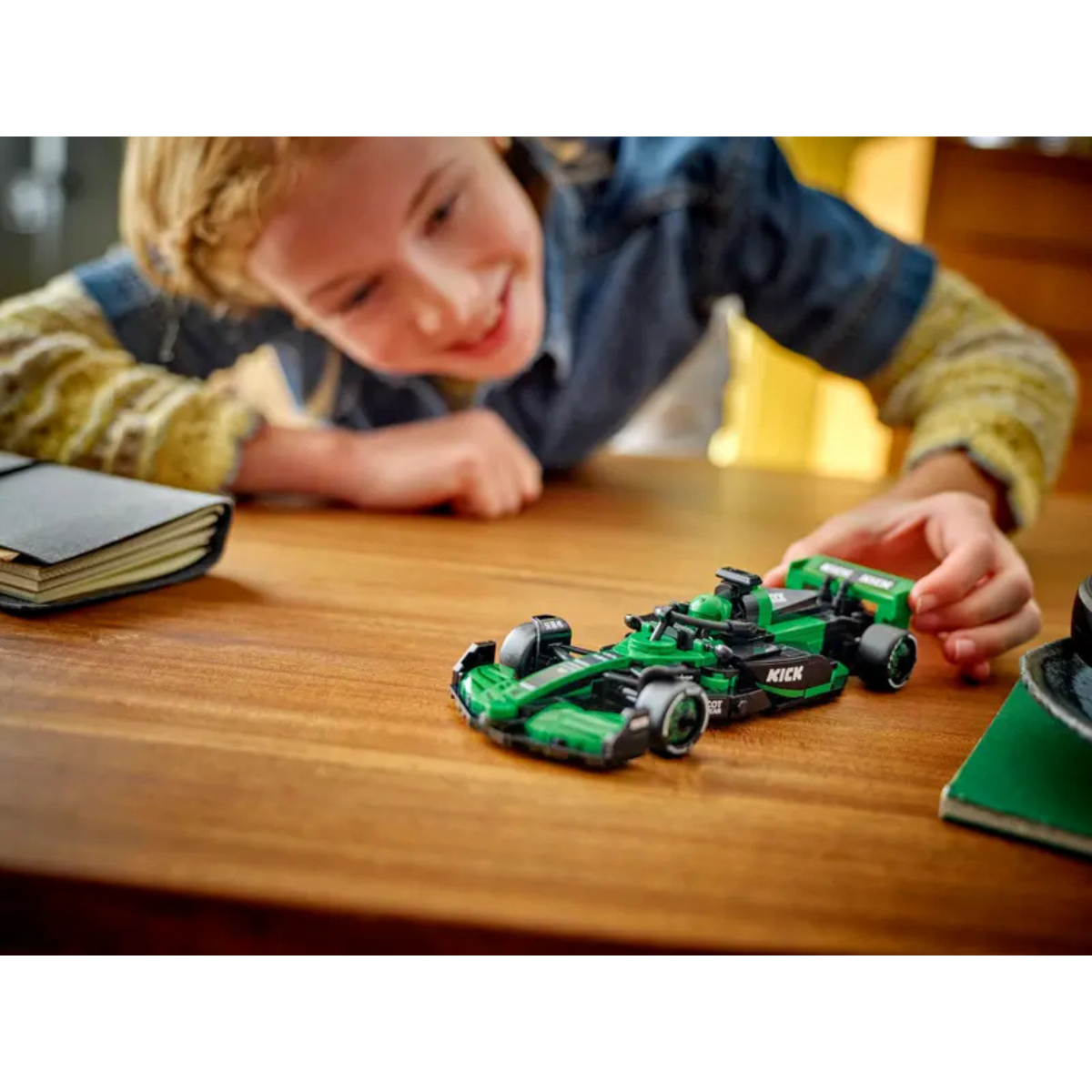 Lego | KICK Sauber F1® Team C44 Race Car