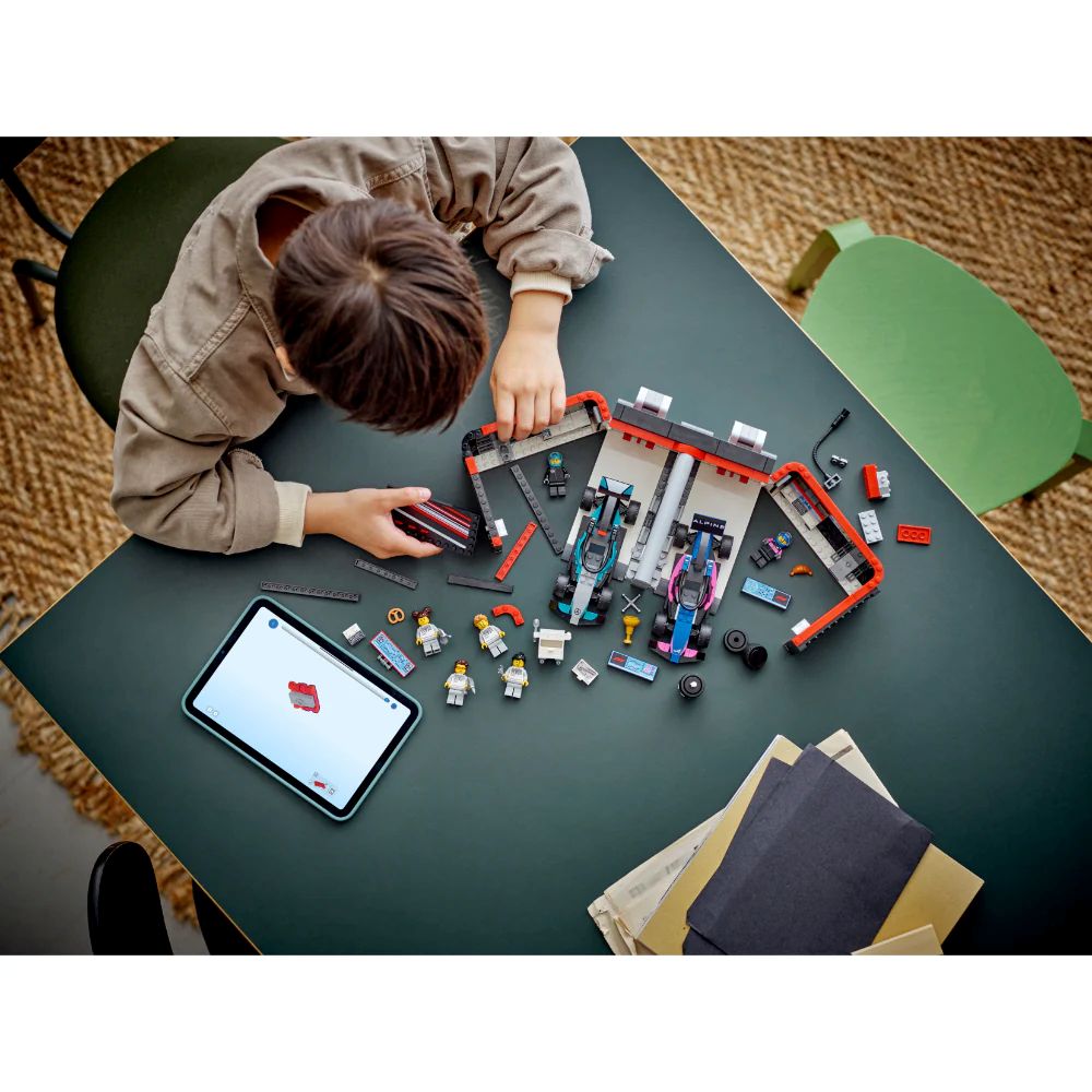 Lego | F1® Garage & Mercedes-AMG & Alpine Cars