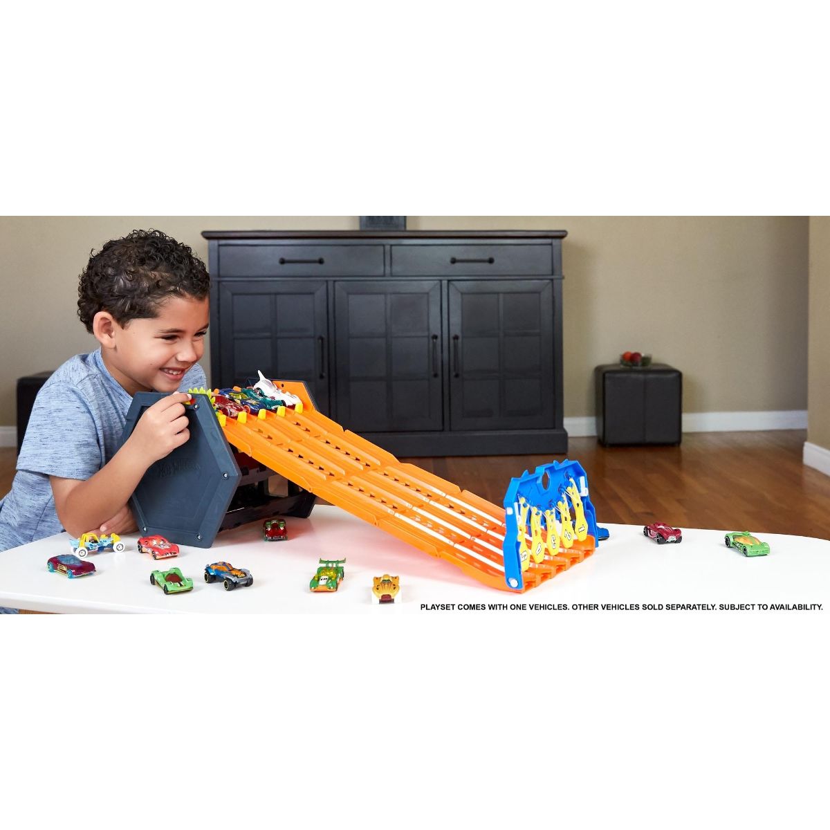 Hot Wheels | Maletín con pista de 5 carriles y espacio para 80 autos