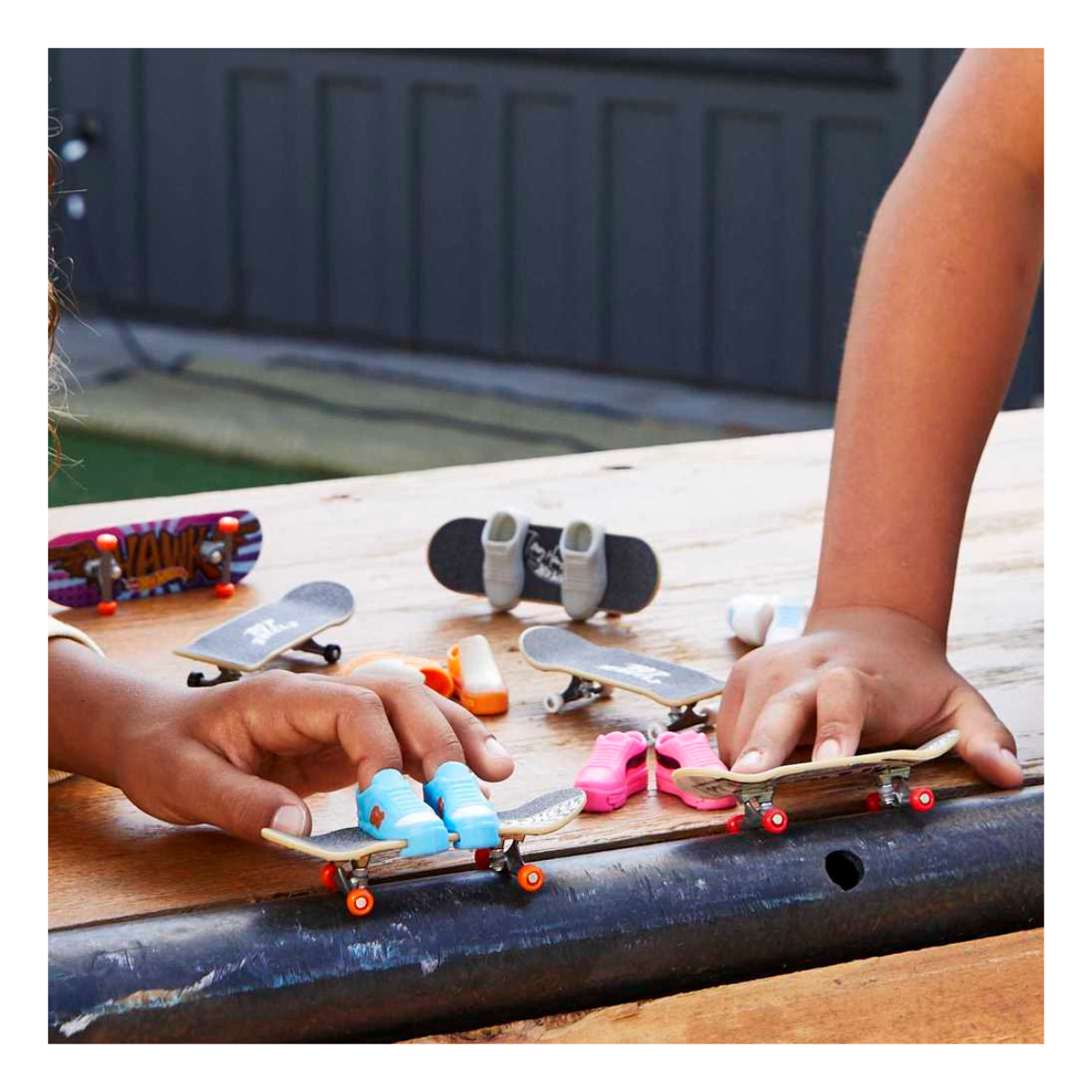 Hot Wheels | Skate Board + Shoes