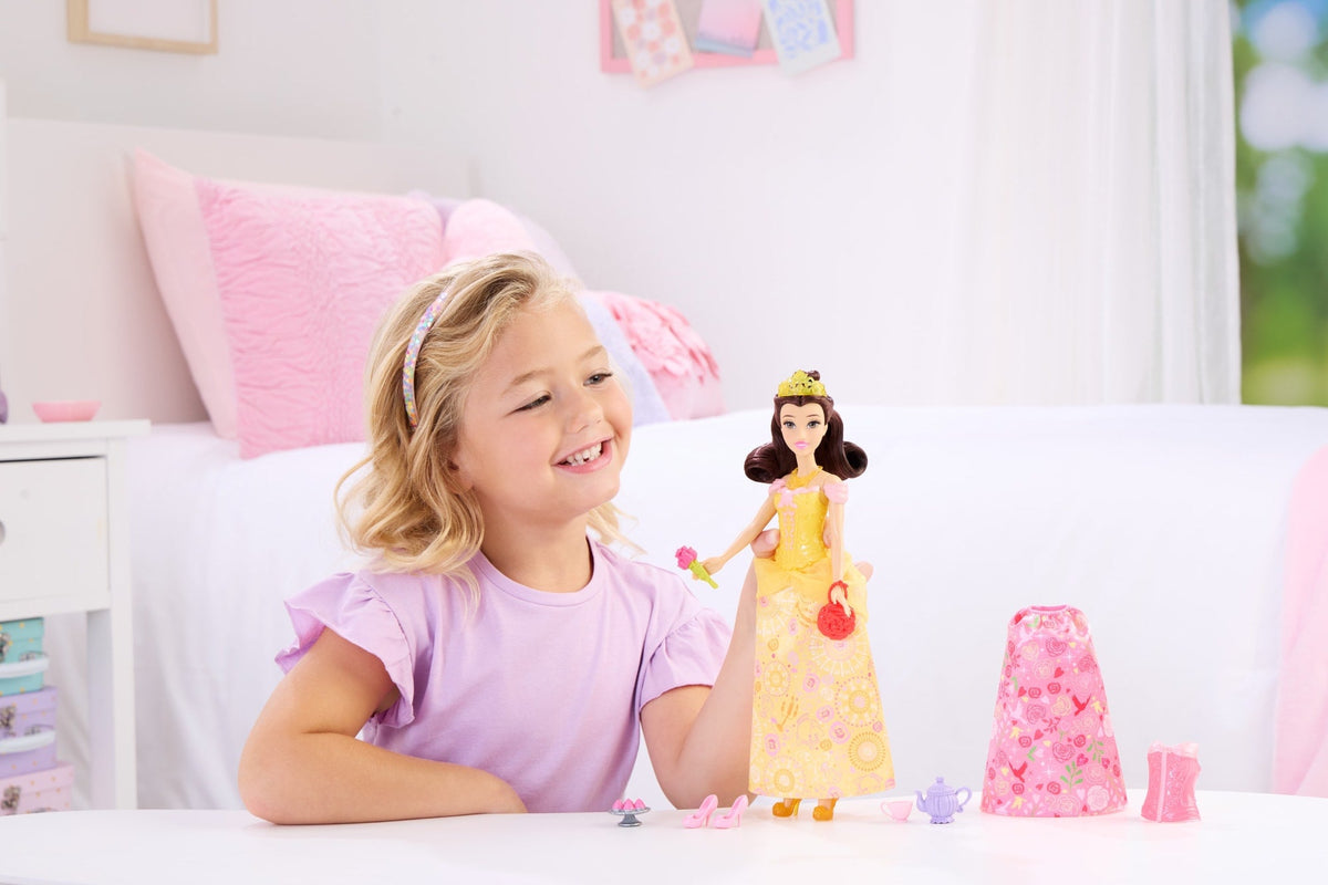 Disney Princess | Muñeca Bella con dos conjuntos y accesorios