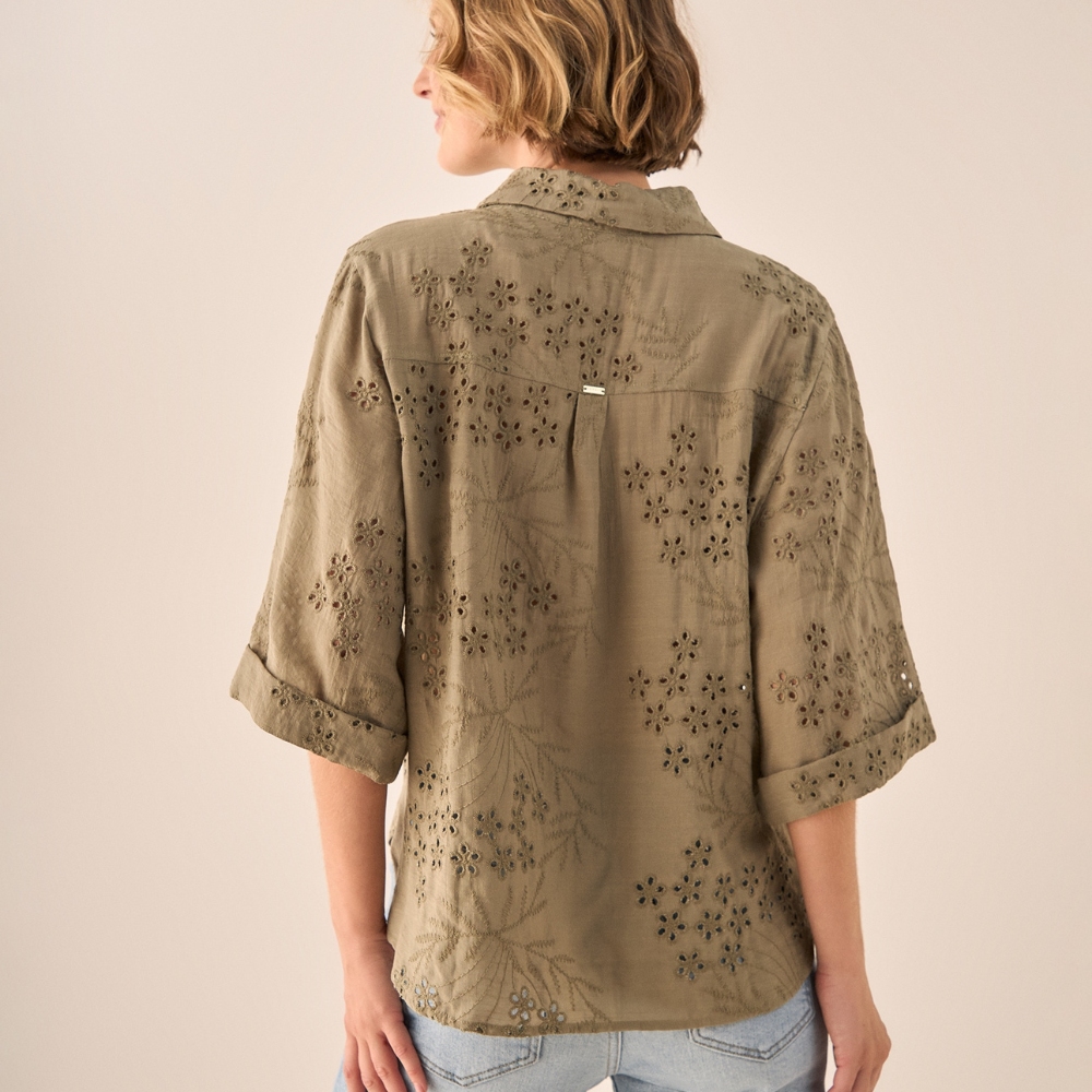 Esprit | Camisa con Bordados Calados Florales