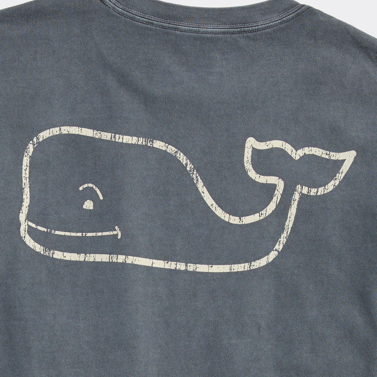 Vineyard Vines | Camiseta de manga larga con bolsillo Garment-Dyed Vintage Whale para hombre