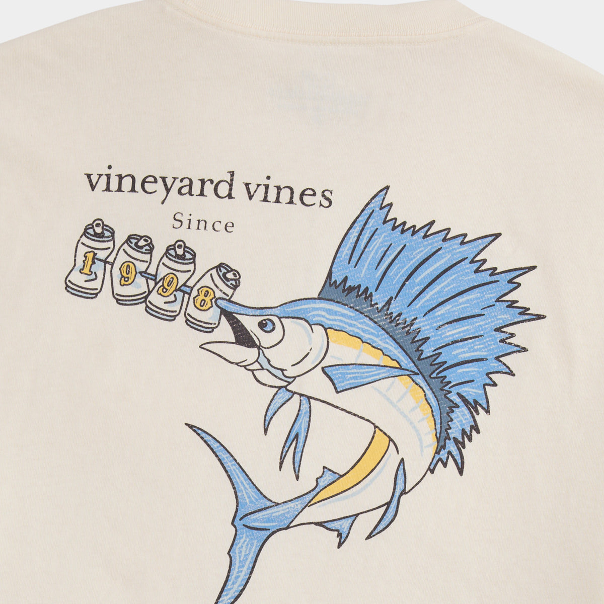 Vineyard Vines | Camiseta de manga corta con bolsillo Since 98 Beer Cans para hombre