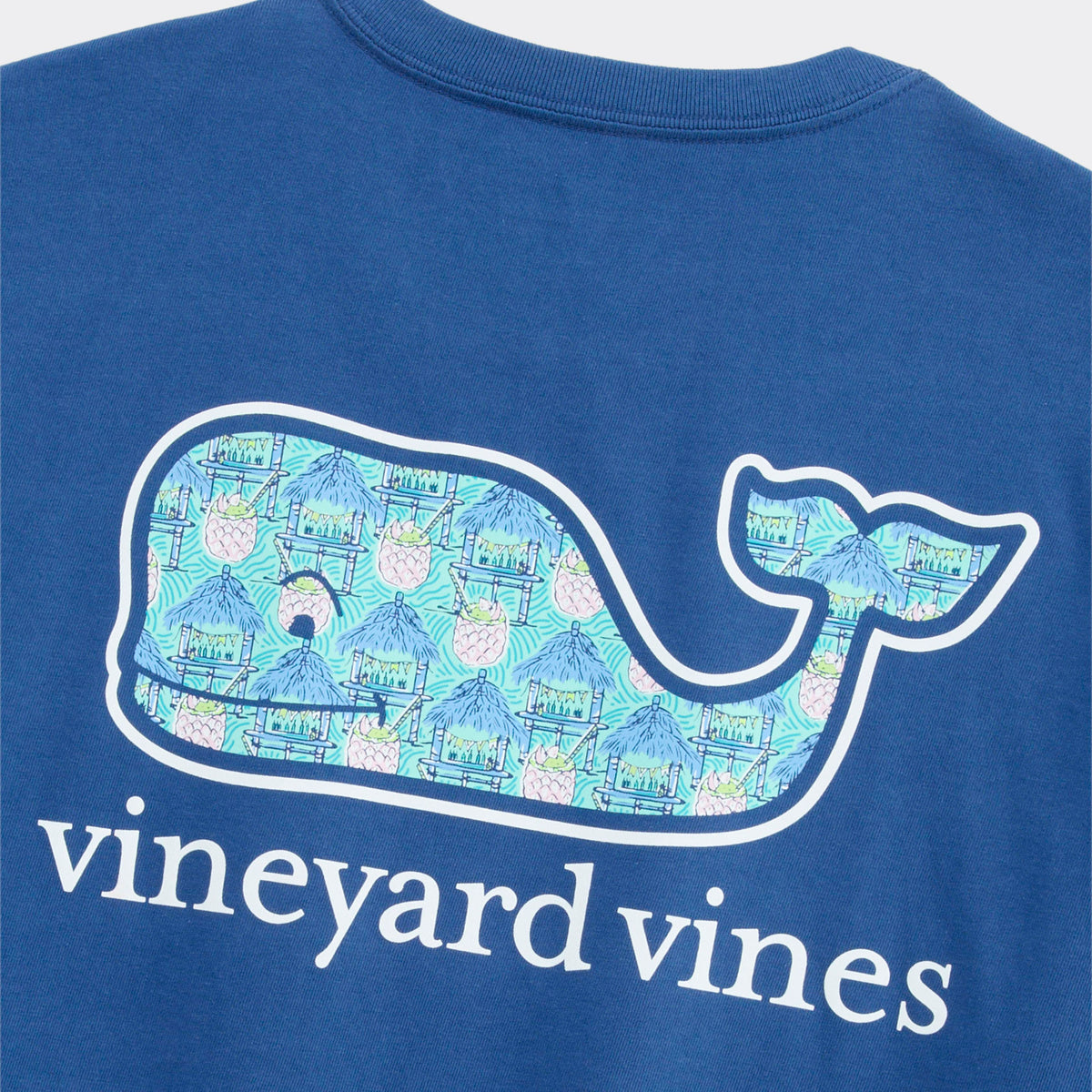 Vineyard Vines | Camiseta de manga corta con bolsillo Beach Bar Vibes Whale para hombre