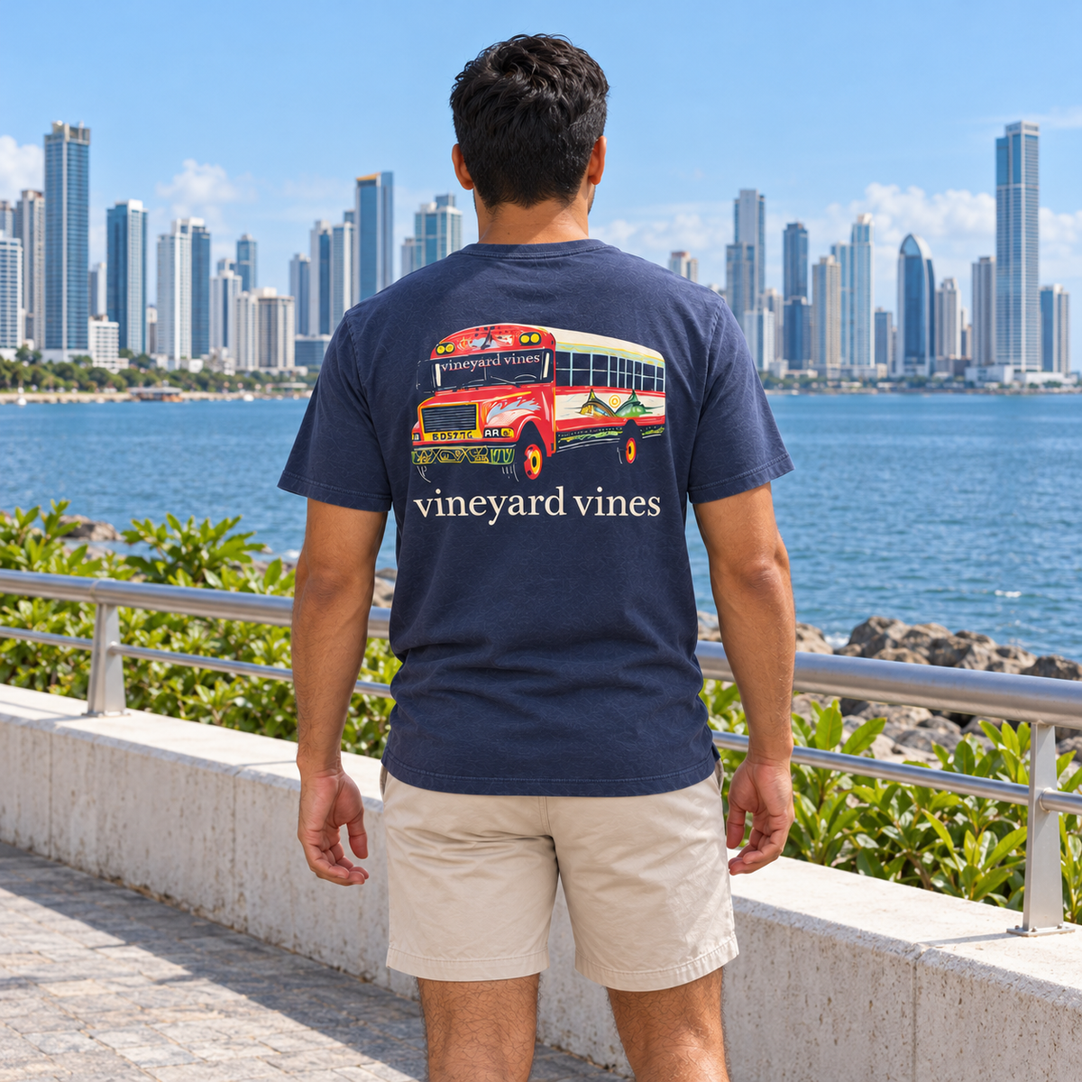 Vineyard Vines | T-shirt de caballero con bolsillo y estampado de bus Panamá