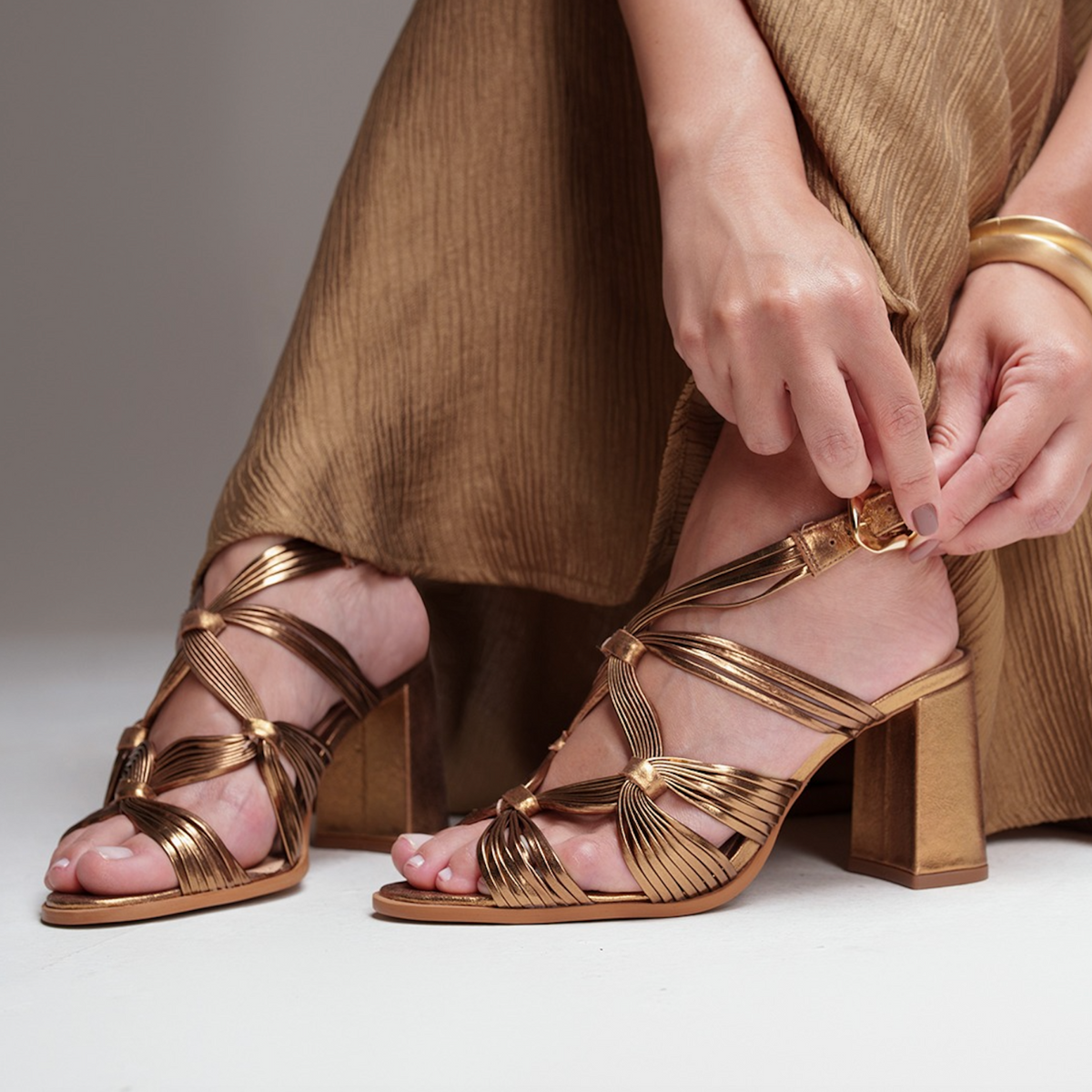 Ferrucci | Sandalia Taco Alto de Hilos Trenzados