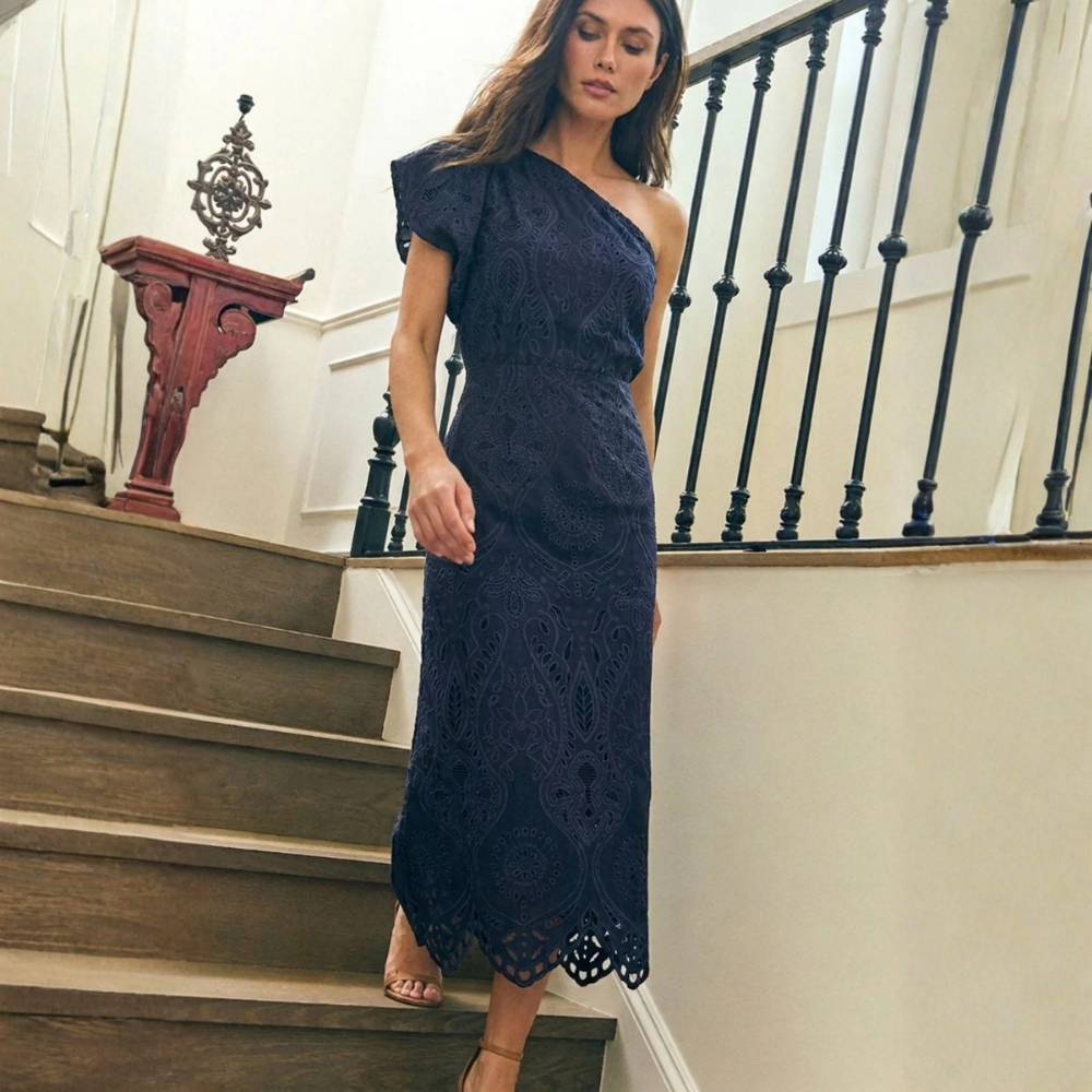 Vestido Isala un hombro algodón técnica hoja rota - vista frontal azul navy manga corta corte cintura