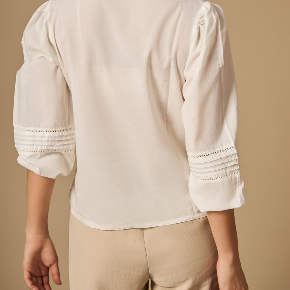 Esprit | Blusa Fluida con Bordados y Alforzas para Dama