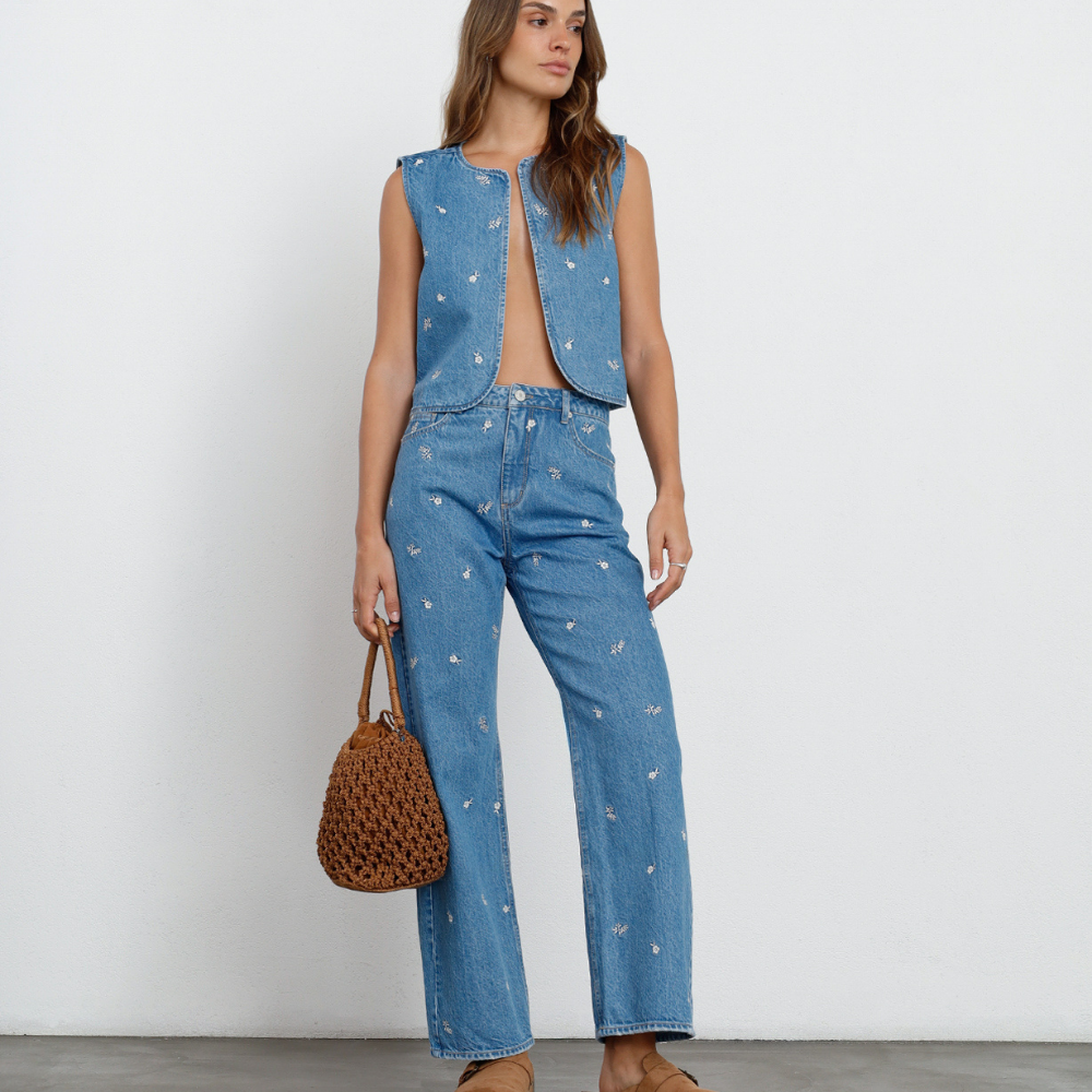 Naf Naf | Jean Straight Tiro Alto Con Bordados De Flores