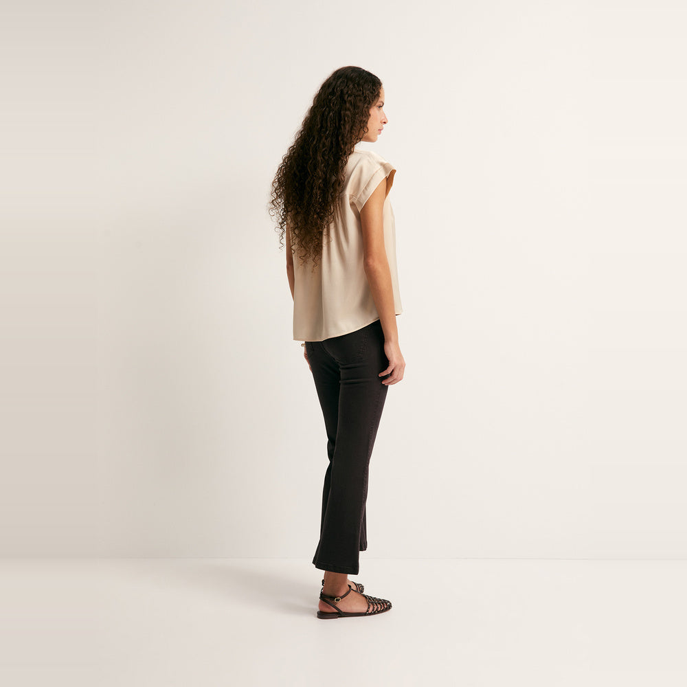 Sfera | Top Satinado con Cuello en Pico para Dama