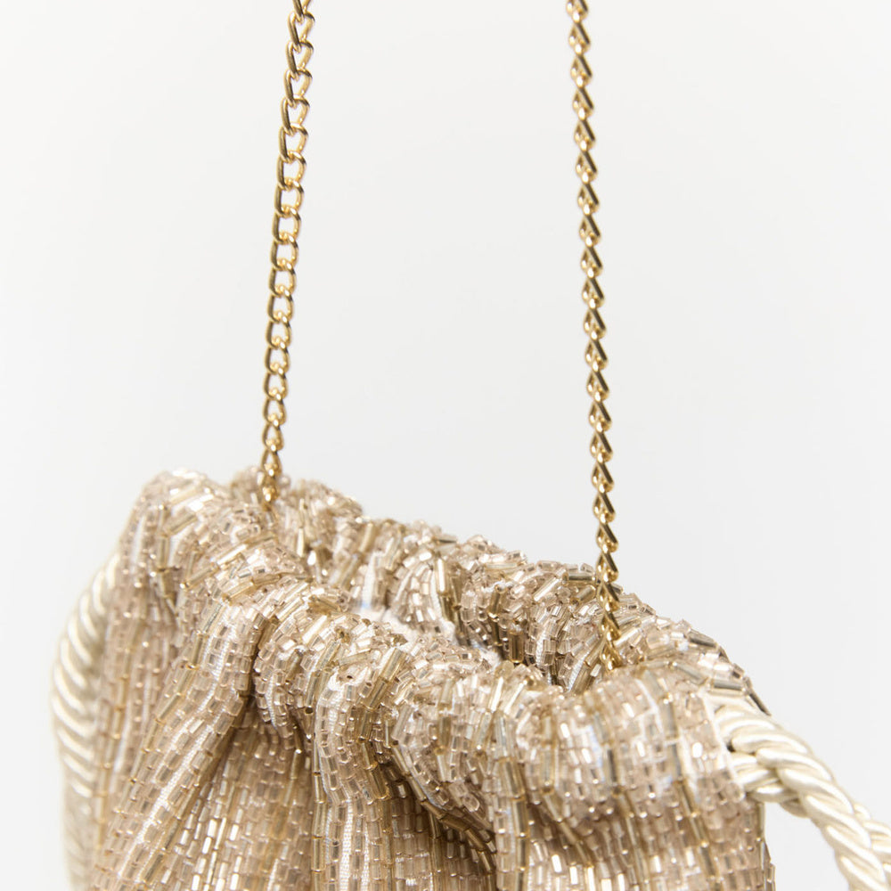 Sfera Bolso tipo saco de cuentas con flecos Dorado