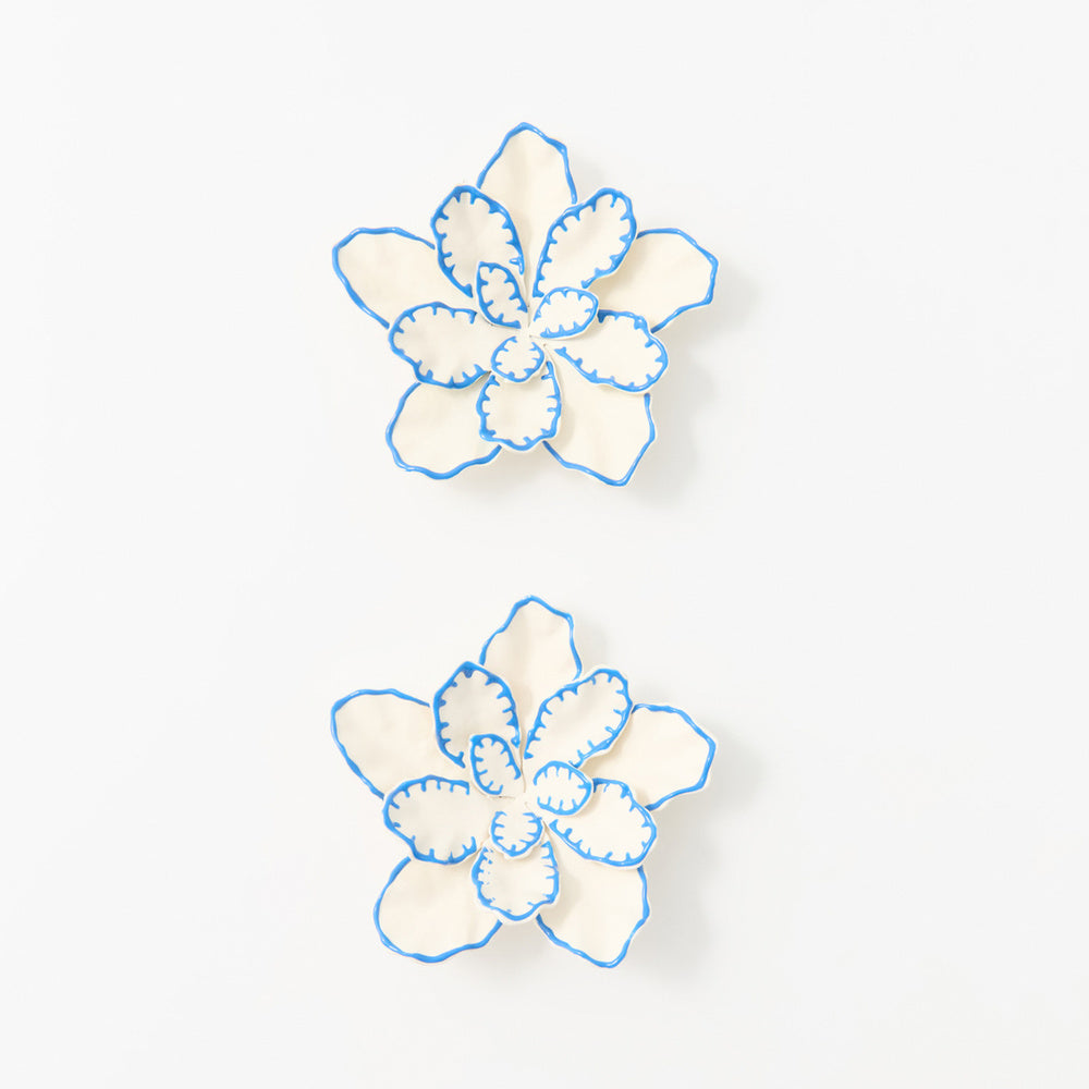 Sfera Aretes metálicos de flor grande pintada Blanco