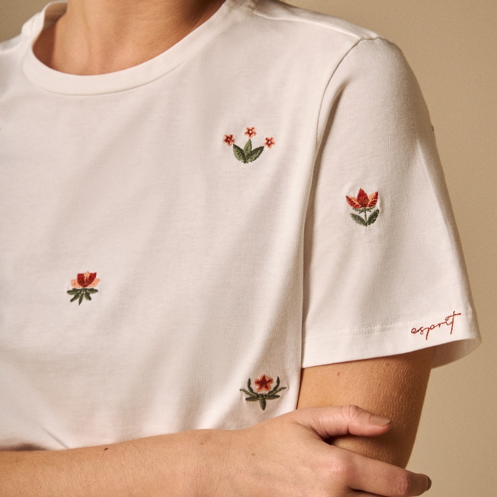 Esprit | Camiseta con Bordados Florales