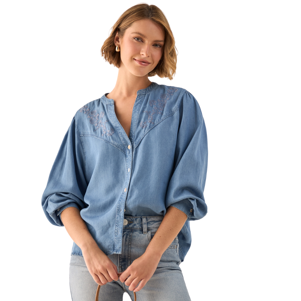 Esprit | Camisa con Delicados Bordados Florales