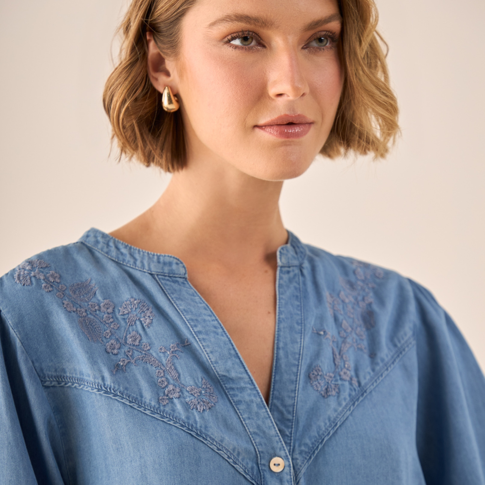 Esprit | Camisa con Delicados Bordados Florales