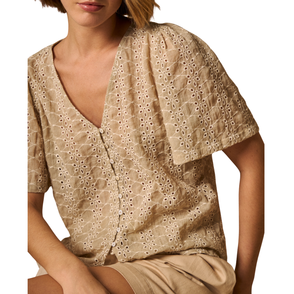 Esprit | Camisa con Bordado y Cuello V