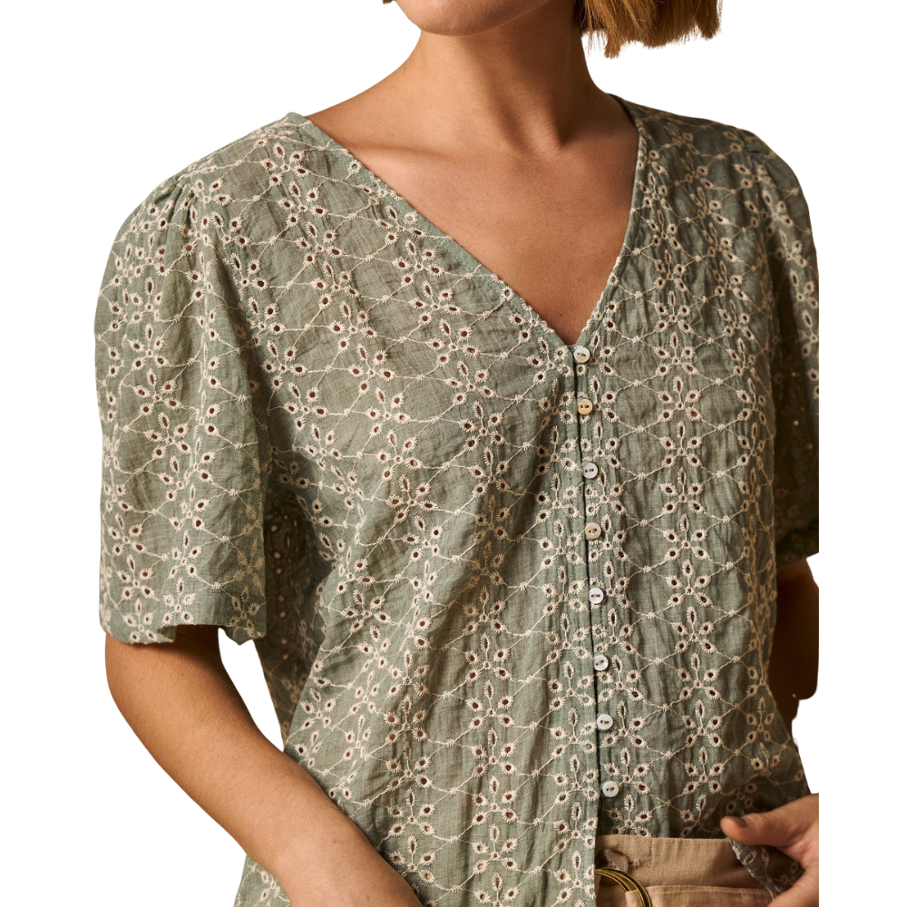 Esprit | Camisa con Bordado y Cuello V
