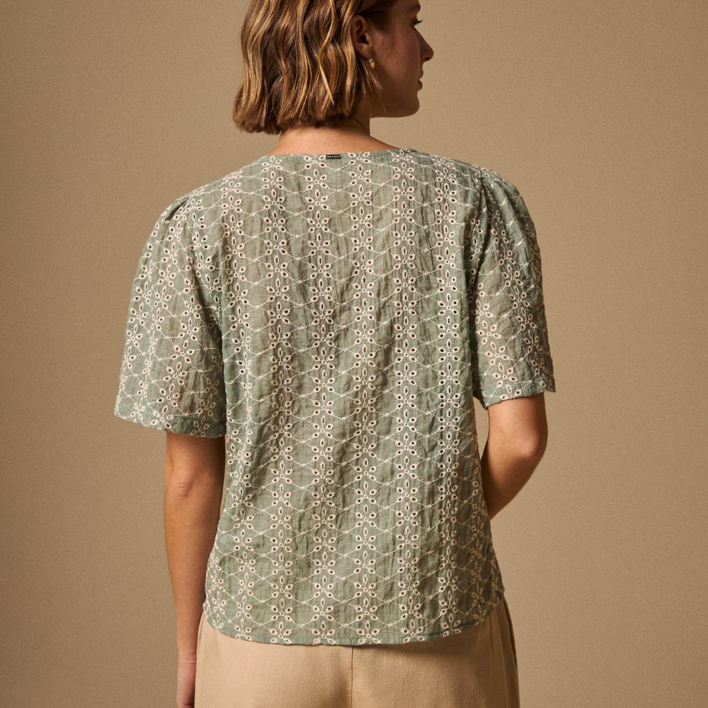 Esprit | Camisa con Bordado y Cuello V