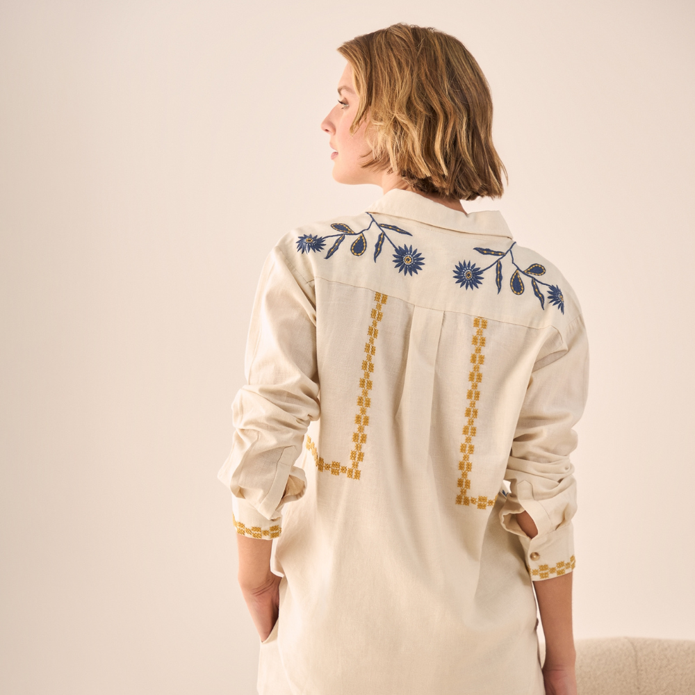 ESPRIT | Camisa con Bordados Florales