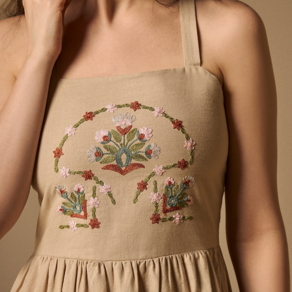 Esprit | Vestido Largo con Bordados Florales