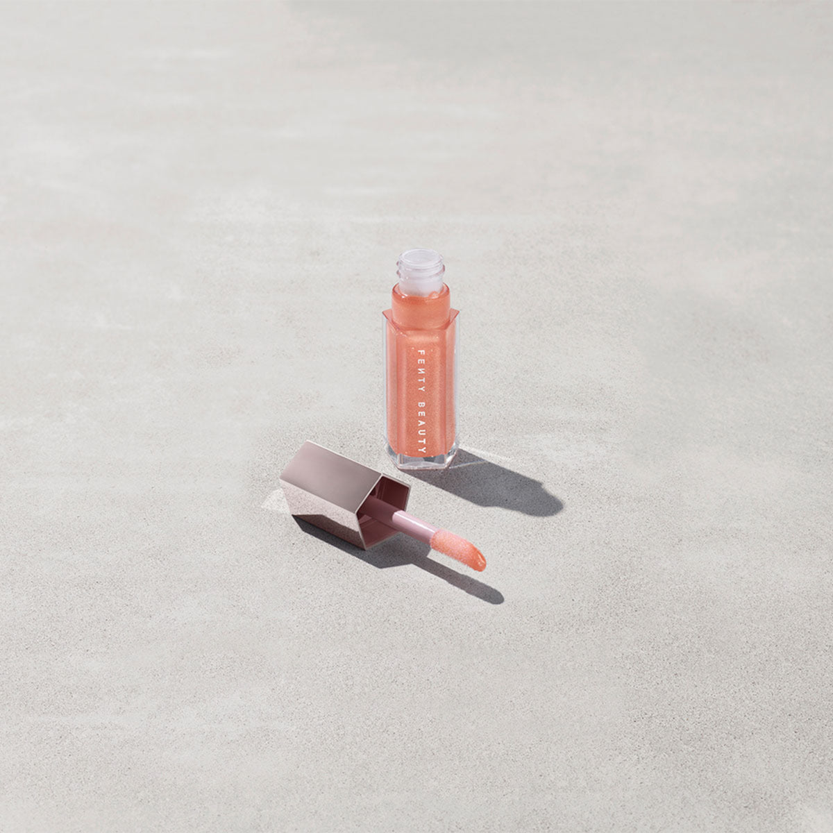 Fenty Beauty   | Gloss Bomb Universal Lip Luminizer (Brillo de labios)