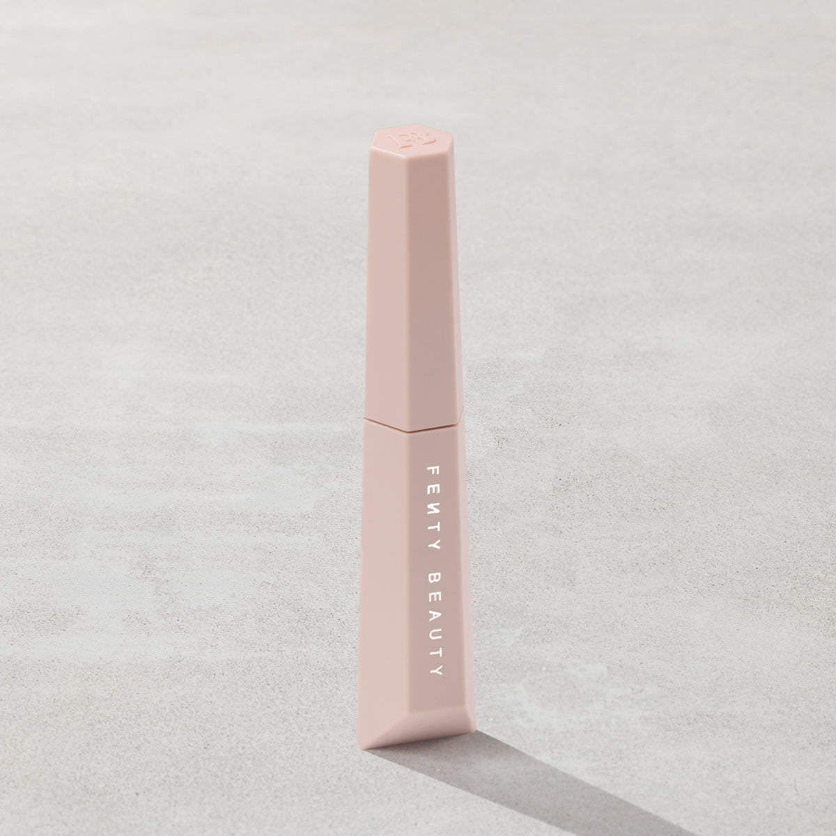 Fenty Beauty | Hella Extra Mascara-Boosting Lash Primer (Primer potenciador de máscara de pestañas)