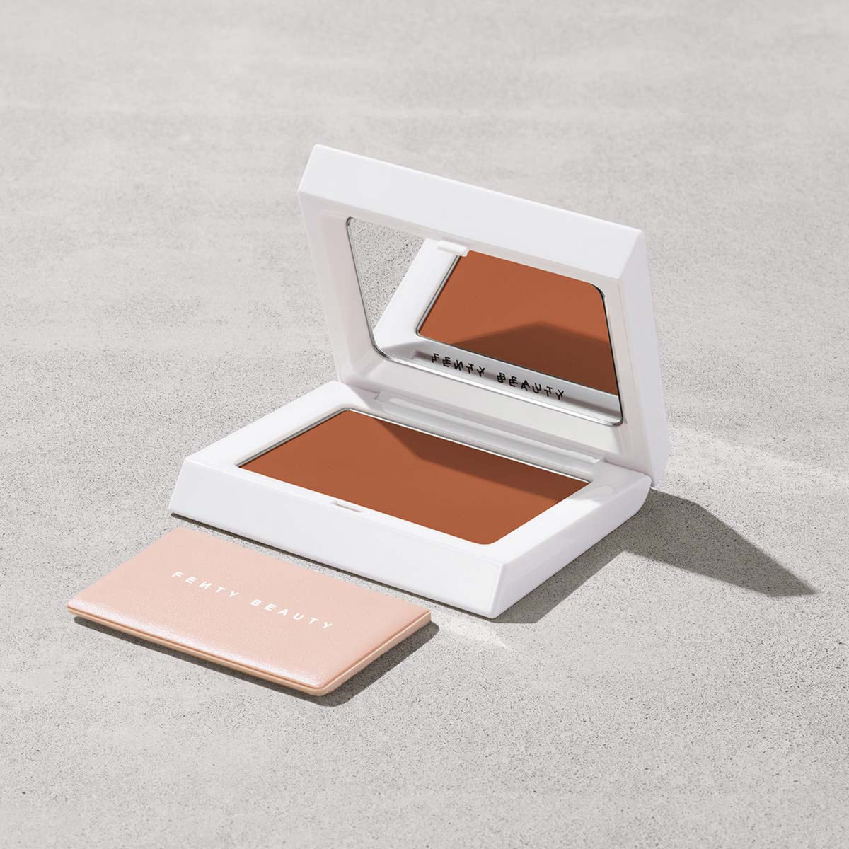 polvo iluminador Fenty Beauty