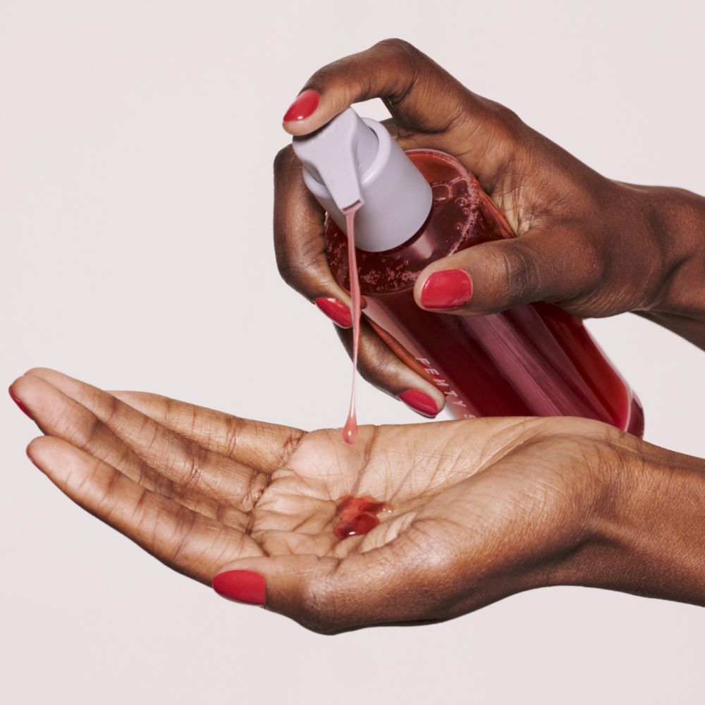 limpiador facial Fenty Skin con niacinamida