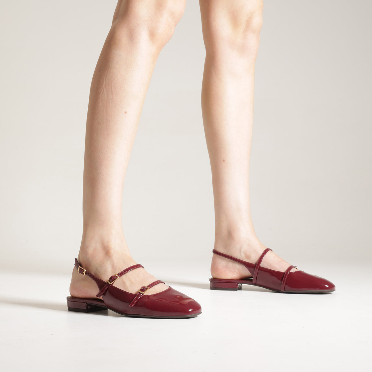 Arezzo | Slingback de charol con tiras y hebillas - Rubí