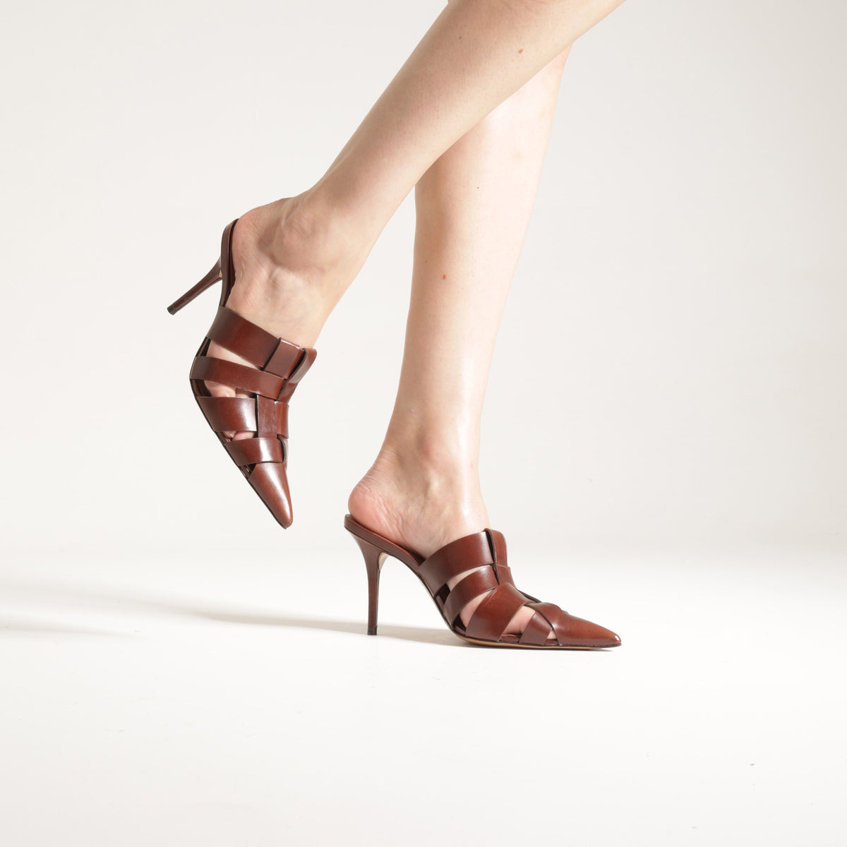 Arezzo | Mule de punta fina con diseño calado - Cacao