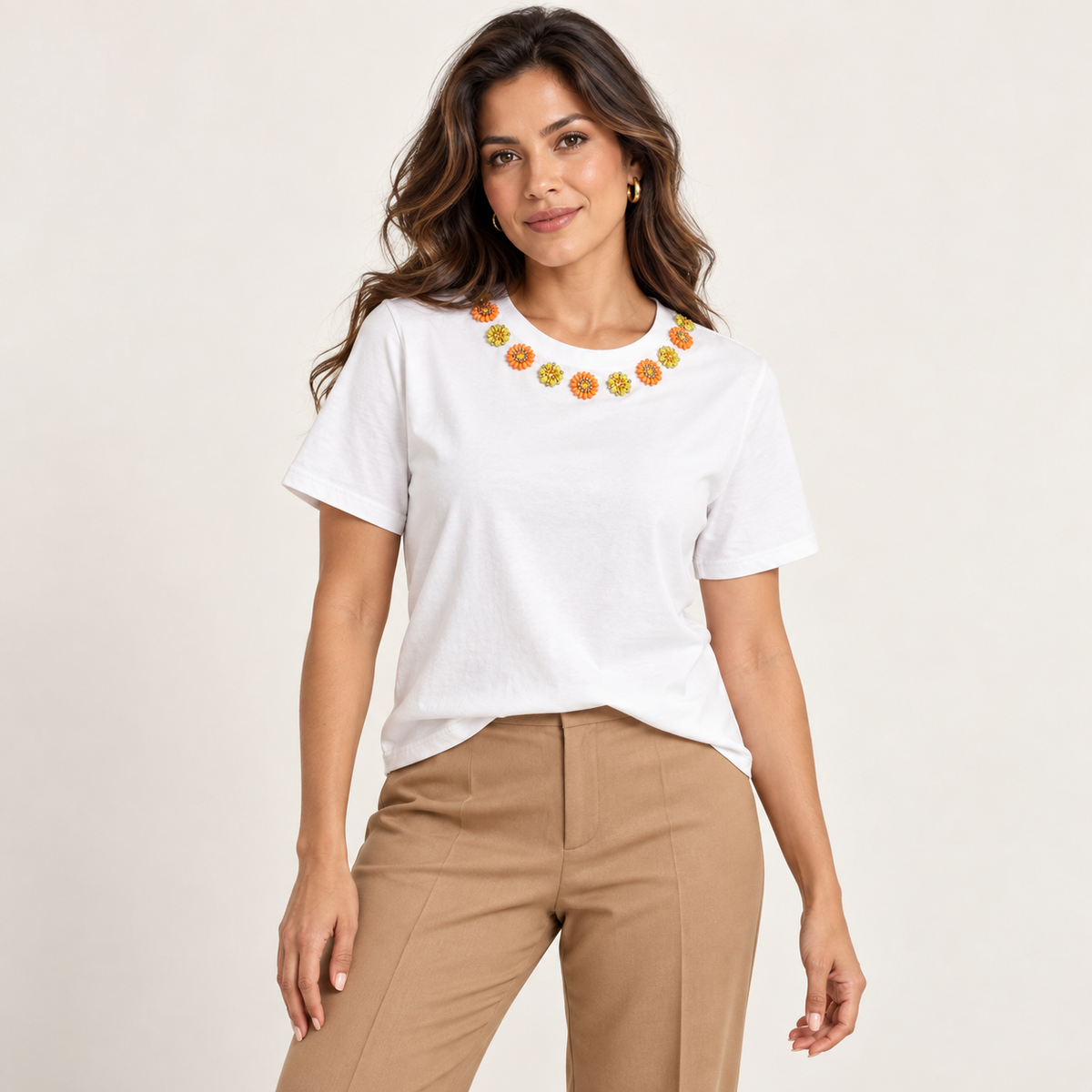 Olea | Camiseta Blanca con Bordado Floral para Dama
