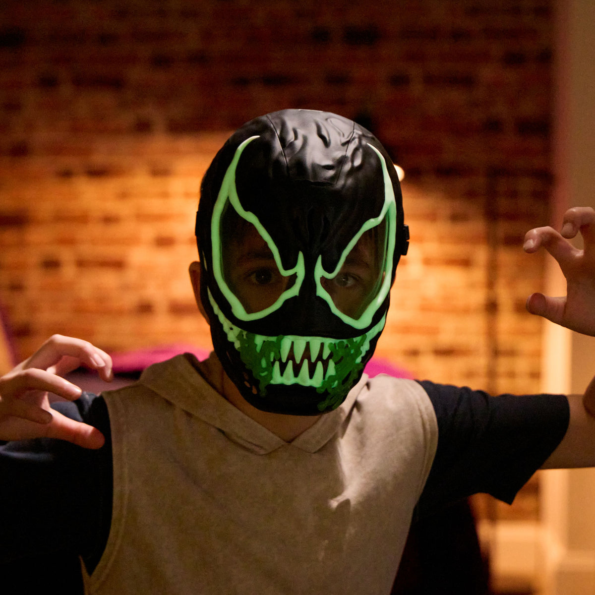 Marvel Spider-Man VenomVersus Venom Glow In The Dark Mask