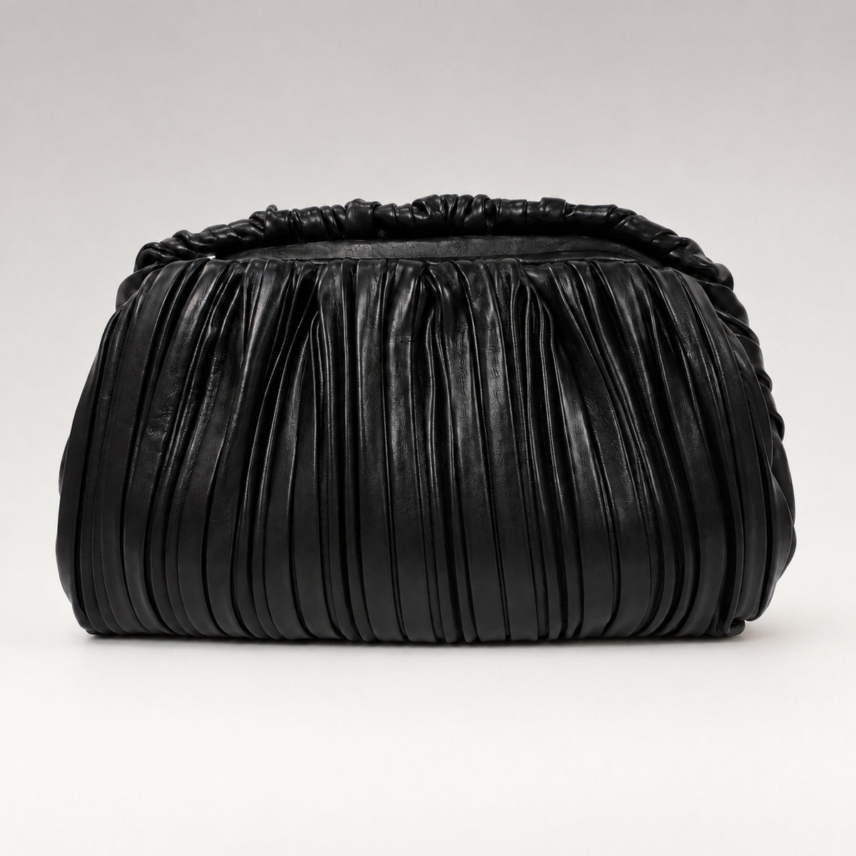 Olea Bolso Clutch Negro Plisado con Cadena Dorada