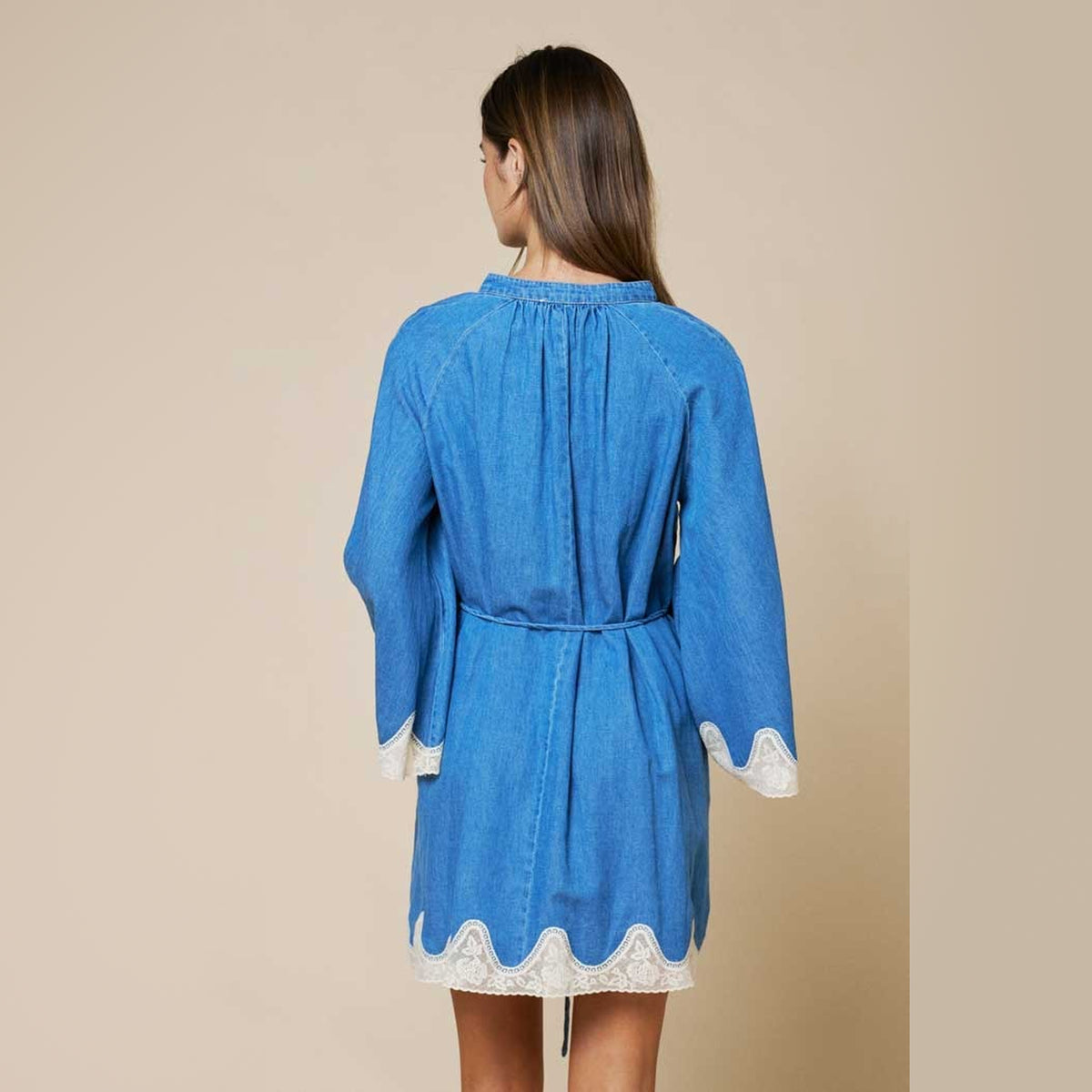 Vestido Mini de Denim con Cinturón y Encaje para Dama