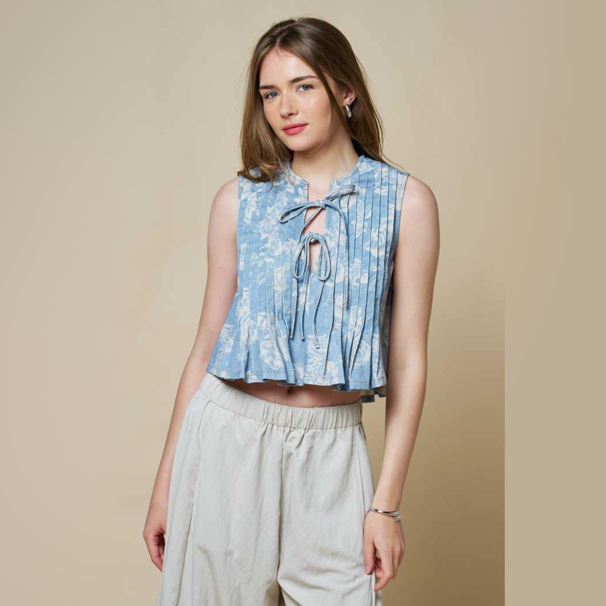 Top sin Mangas de Denim Floral con Fruncidos para Dama