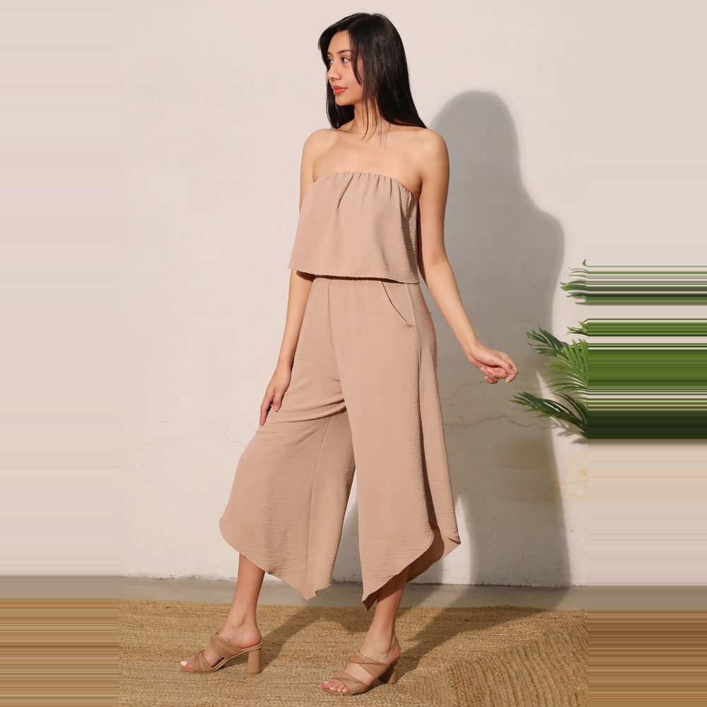 Jumpsuit Strapless de Crepé Mate con Bajo Asimétrico para Dama