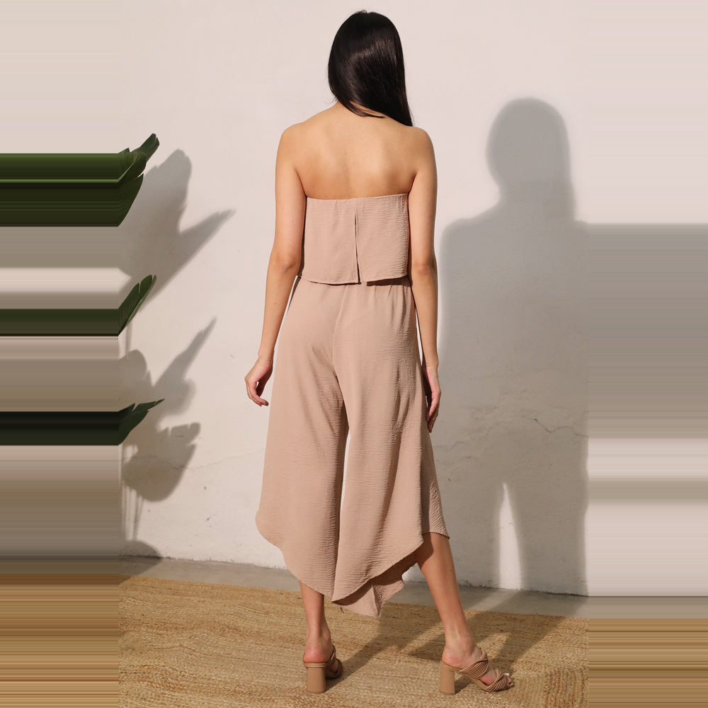 Jumpsuit Strapless de Crepé Mate con Bajo Asimétrico para Dama