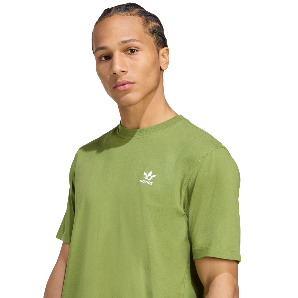Adidas | Una Playera  Suave Que Destaca El Logo Del Trifolio