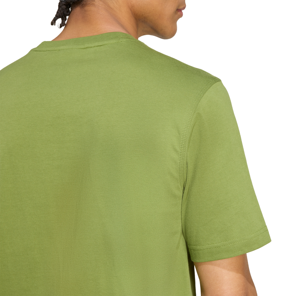 Adidas | Una Playera  Suave Que Destaca El Logo Del Trifolio