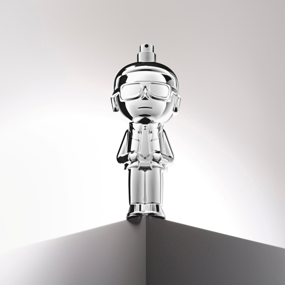 Karl Lagerfeld Ikonik Man Eau De Parfum