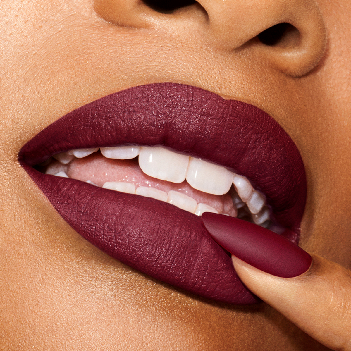 Estée Lauder Labial Pure Color Explicit Mate Sedoso