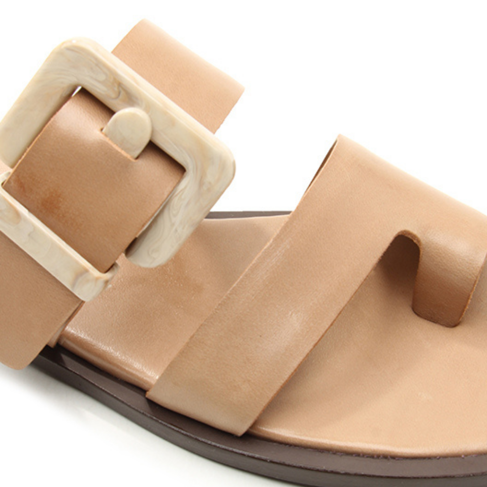 Vicenza  |  La sandalia plana Vicenza redefine el minimalismo