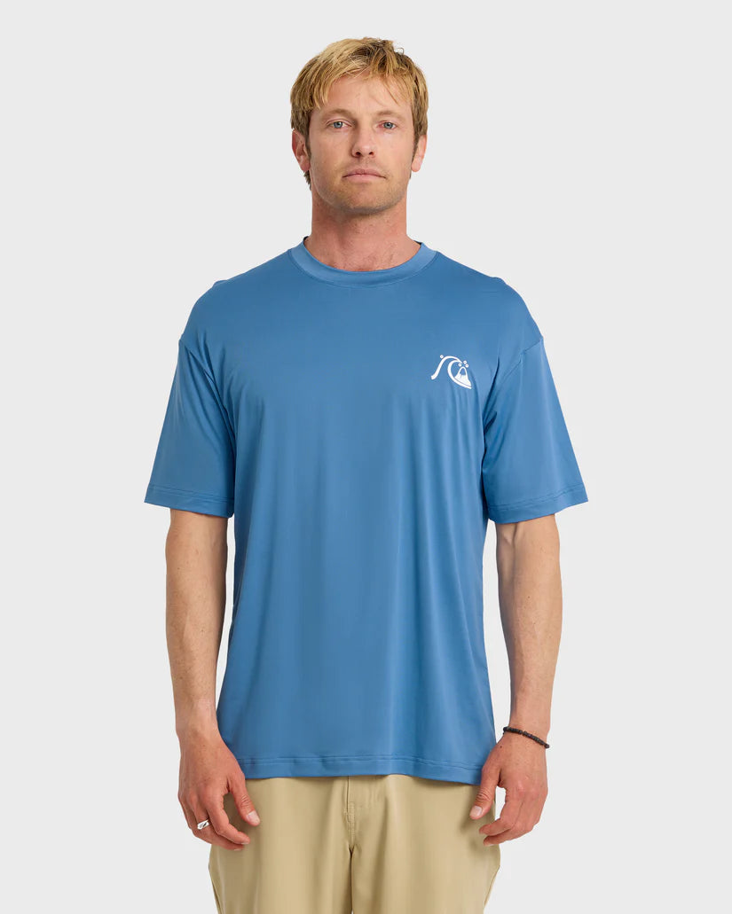 QuikSilver | Camiseta Manga Corta de Surf de UPF 50 Logo de DNA