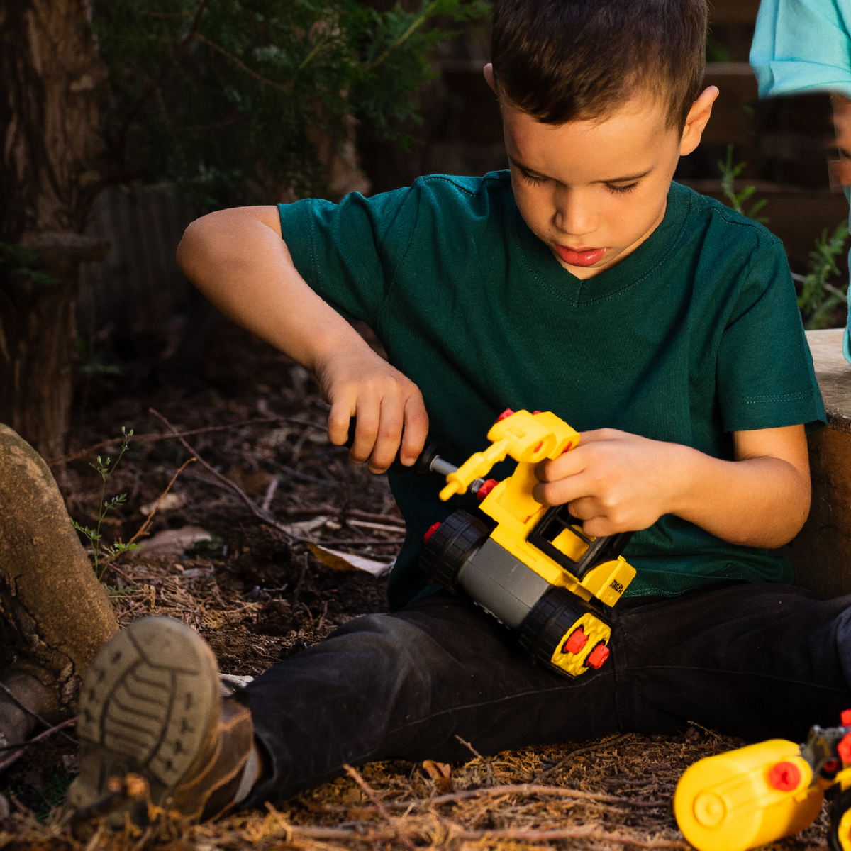 Stanley | Set Camiones de Construcción Desarmables con Taladro Stanley Jr.