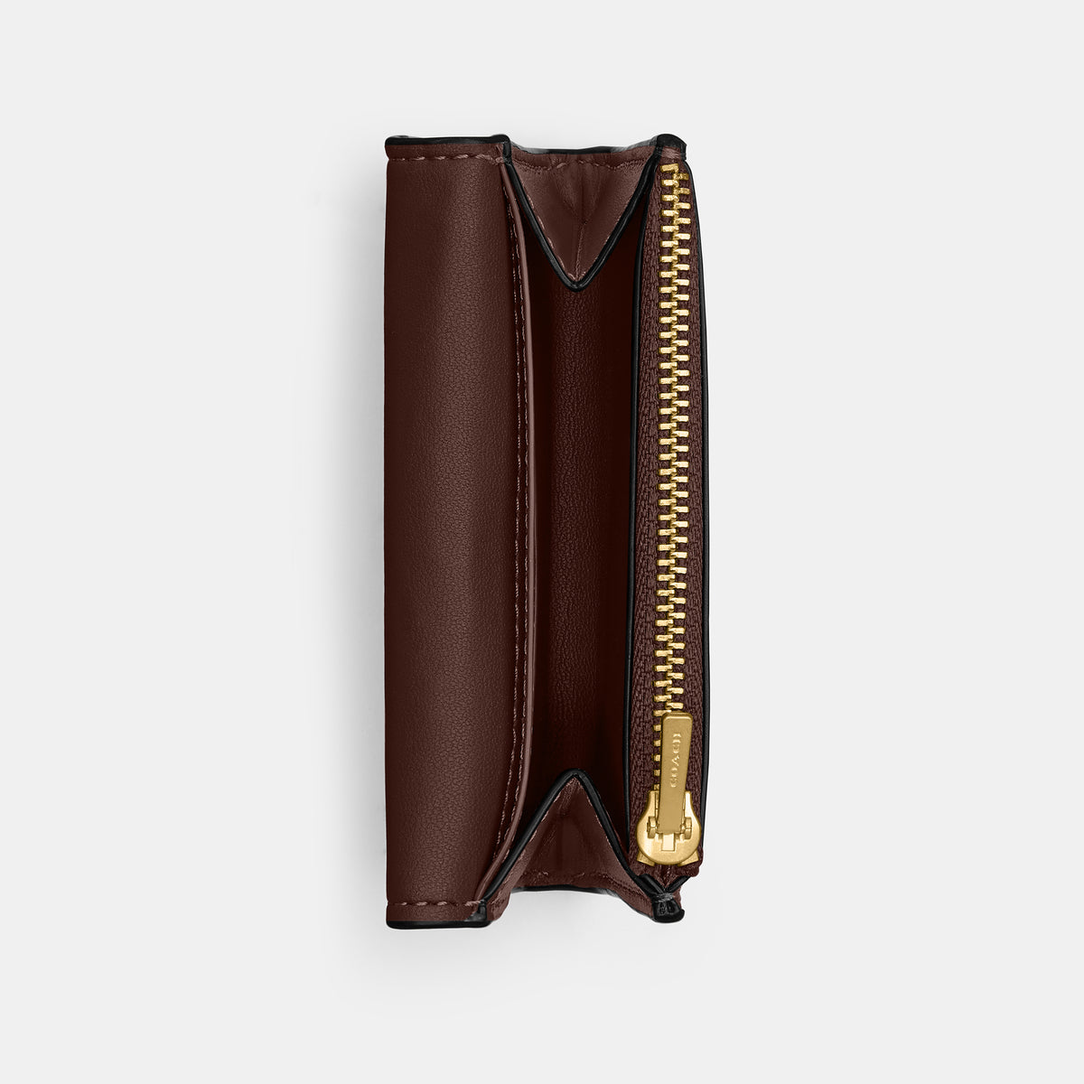 Coach | Tarjetero Essential con Solapa de Cuero Refinado