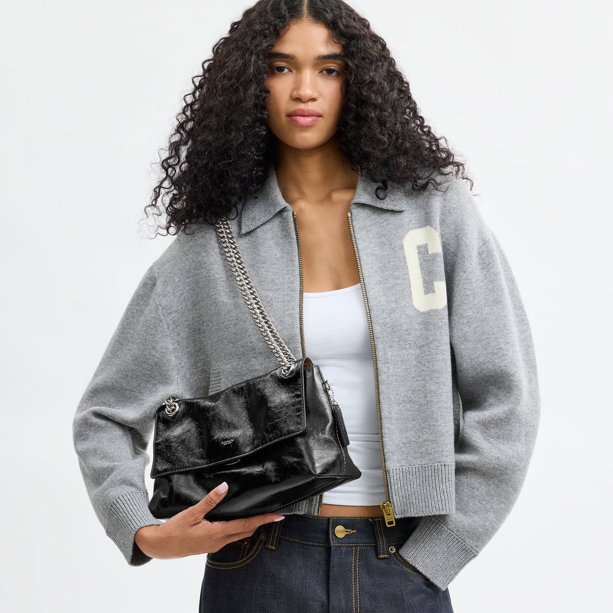 Coach | Bolso Chelsea 30 de Cuero Brillante con Cadena