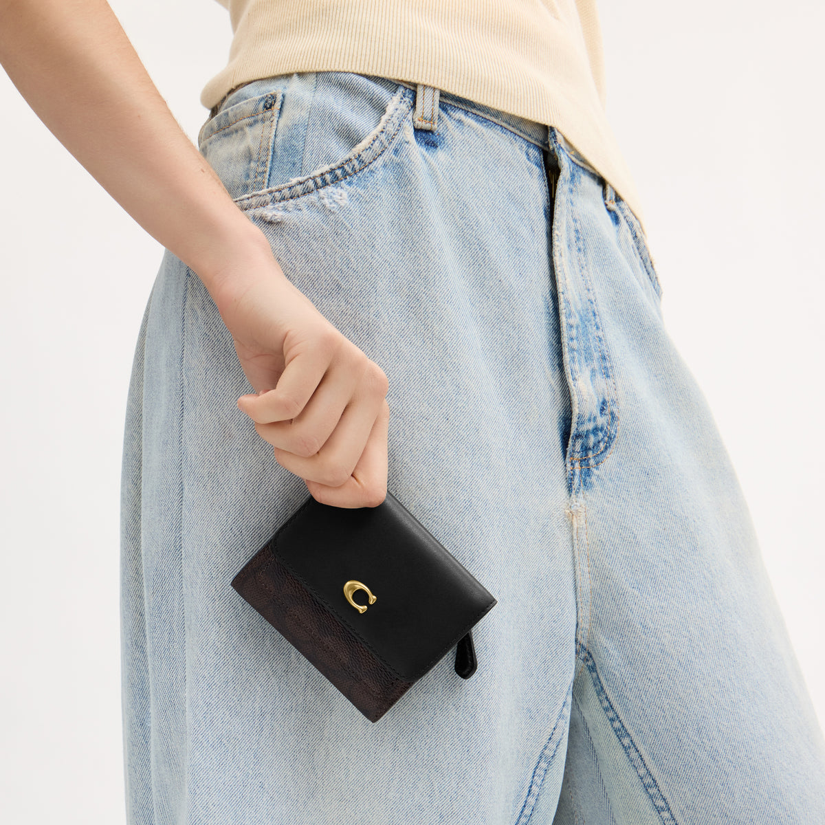 Coach | Billetera pequeña Mila en Signature UpcraftedLeather