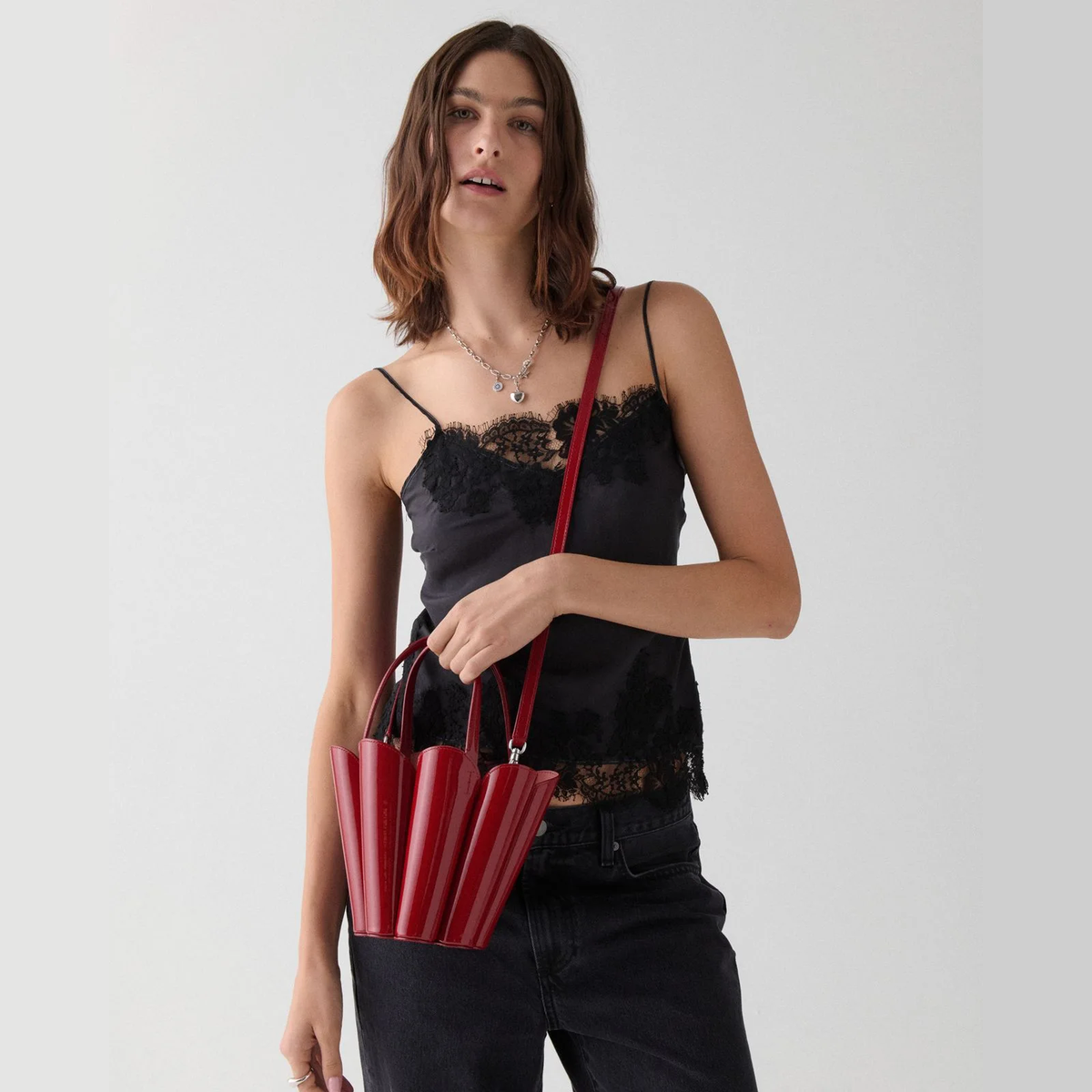 Kate Spade | Bolso bucket The Patent Spade Flower – Escarlata oscuro